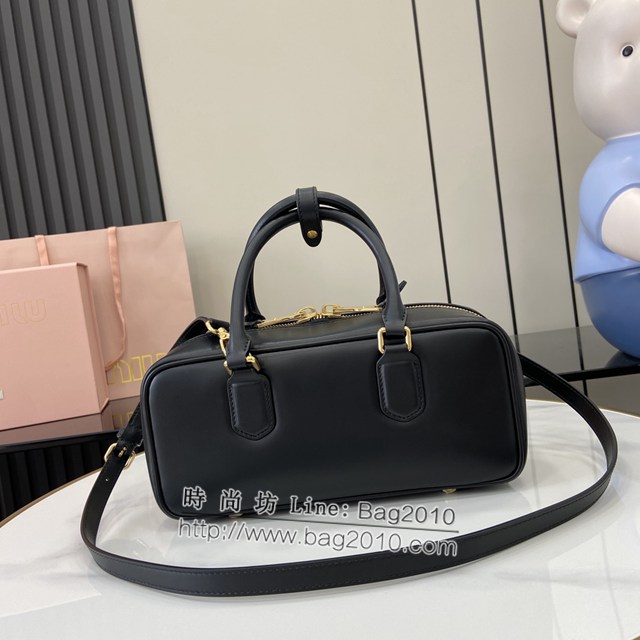 miumiu專櫃繆繆最新款Arcadie牛皮革中號保齡球手提包斜挎包 jh2318型號：5BB148